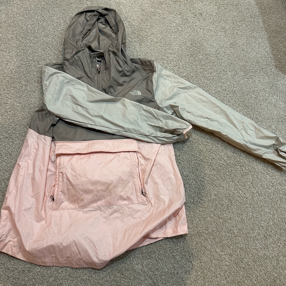 North face wind breaker size medium